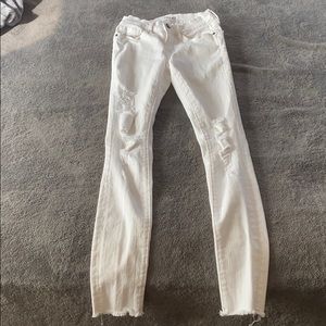 FRAME size 24 white skinny jeans with rips